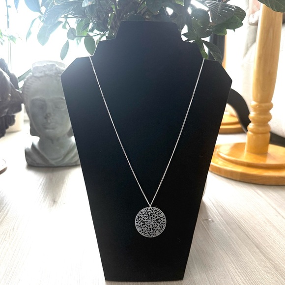 Nora Jewelry Jewelry - Patricia Necklace Beautiful Layering Piece Silver Tone